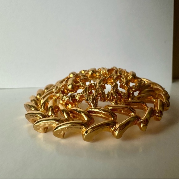 Vintage Statement Gold Tone Patterned Half-Circle Signed Roget Brooch Pin, 2.2” - Picture 2 of 5